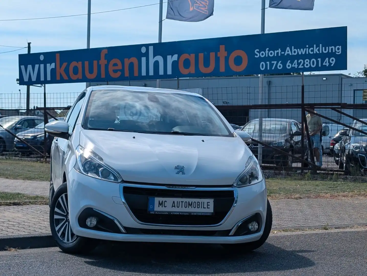Peugeot 208 Active*TEMPOMAT*PDC*KLIMA*1-HAND !! Weiß - 1