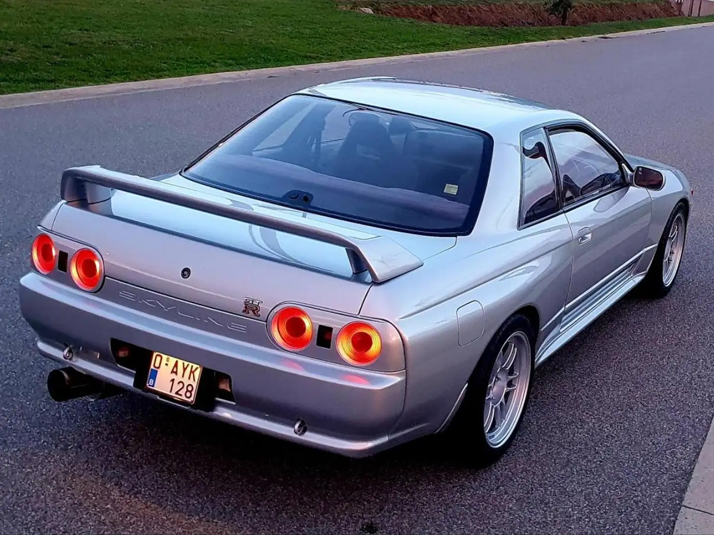 Nissan Skyline R32 GTR Plateado - 2