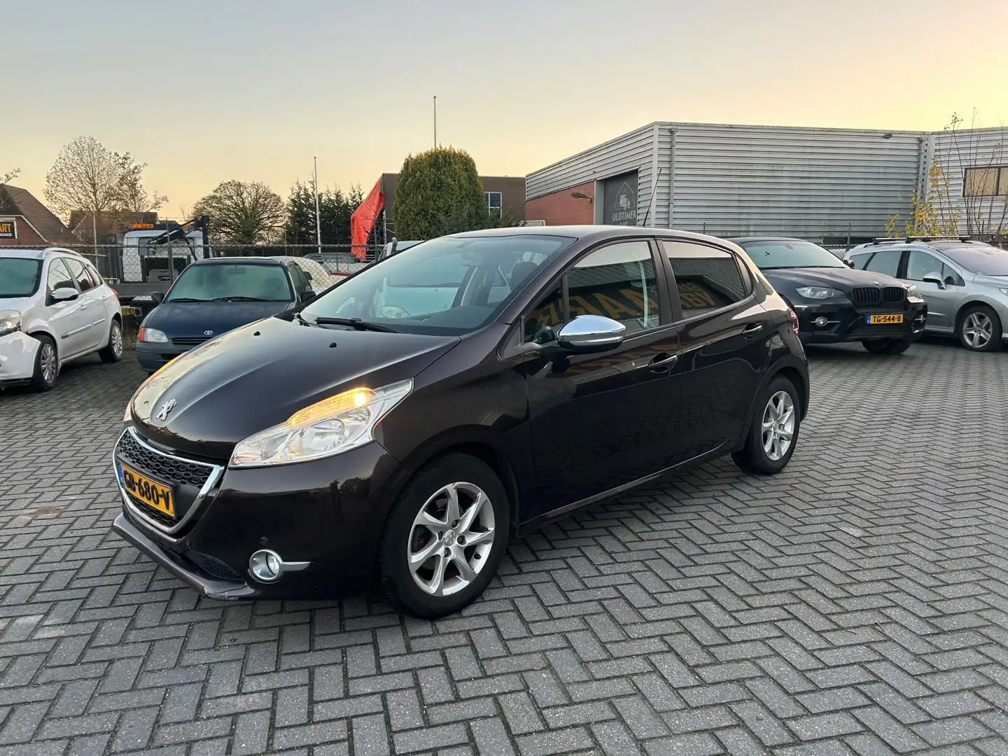 Peugeot 208 1.2 VTi Allure | AIRCO | NIEUW DISRIEM | Braun - 2