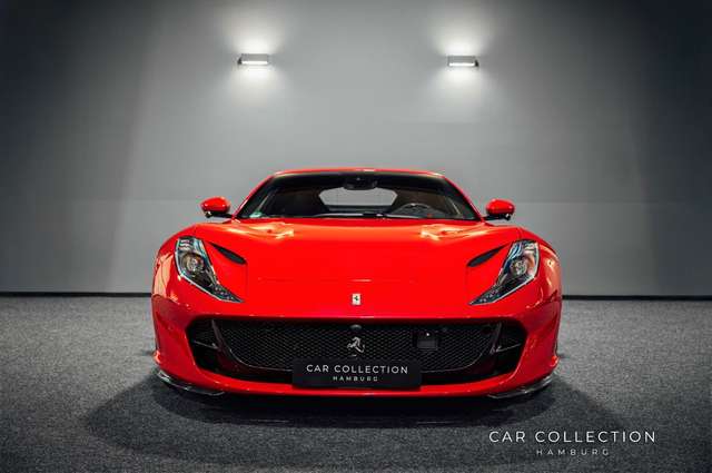 Ferrari 812 Superfast | Lift | 360 | Carbon | Rosso Anni