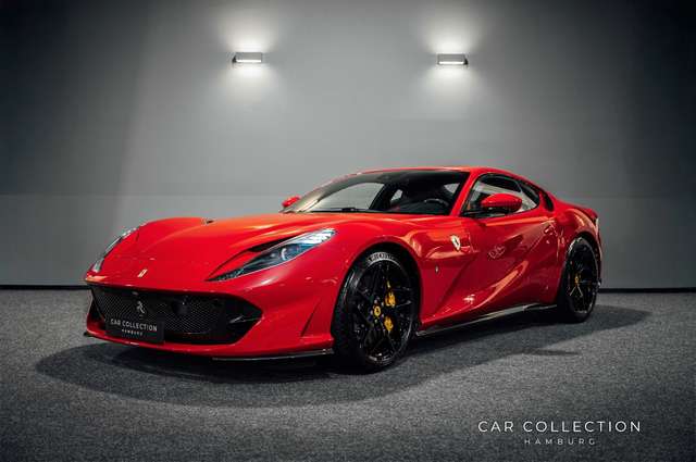 Imagine Ferrari 812 Superfast | Lift | 360 | Carbon | Rosso Anni