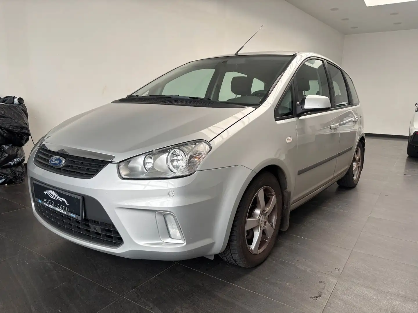 Ford C-Max 1,6 Style 101PS /KLIMA /AHK /HU:05/26 Silber - 1
