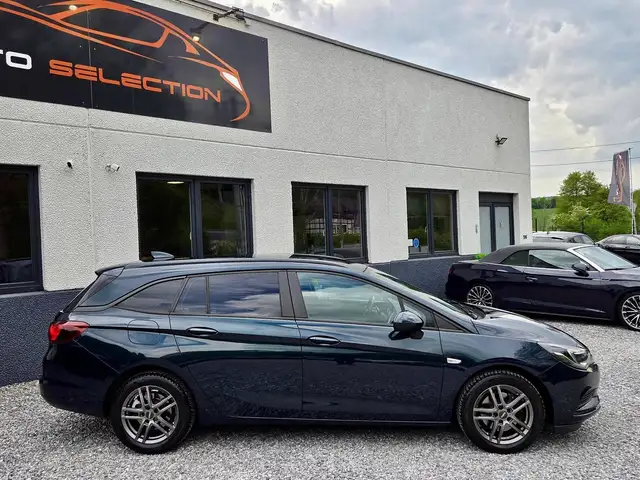 Opel Astra view 5