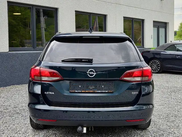 Opel Astra view 4