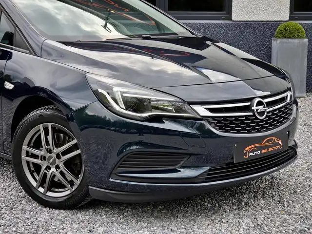 Opel Astra view 6
