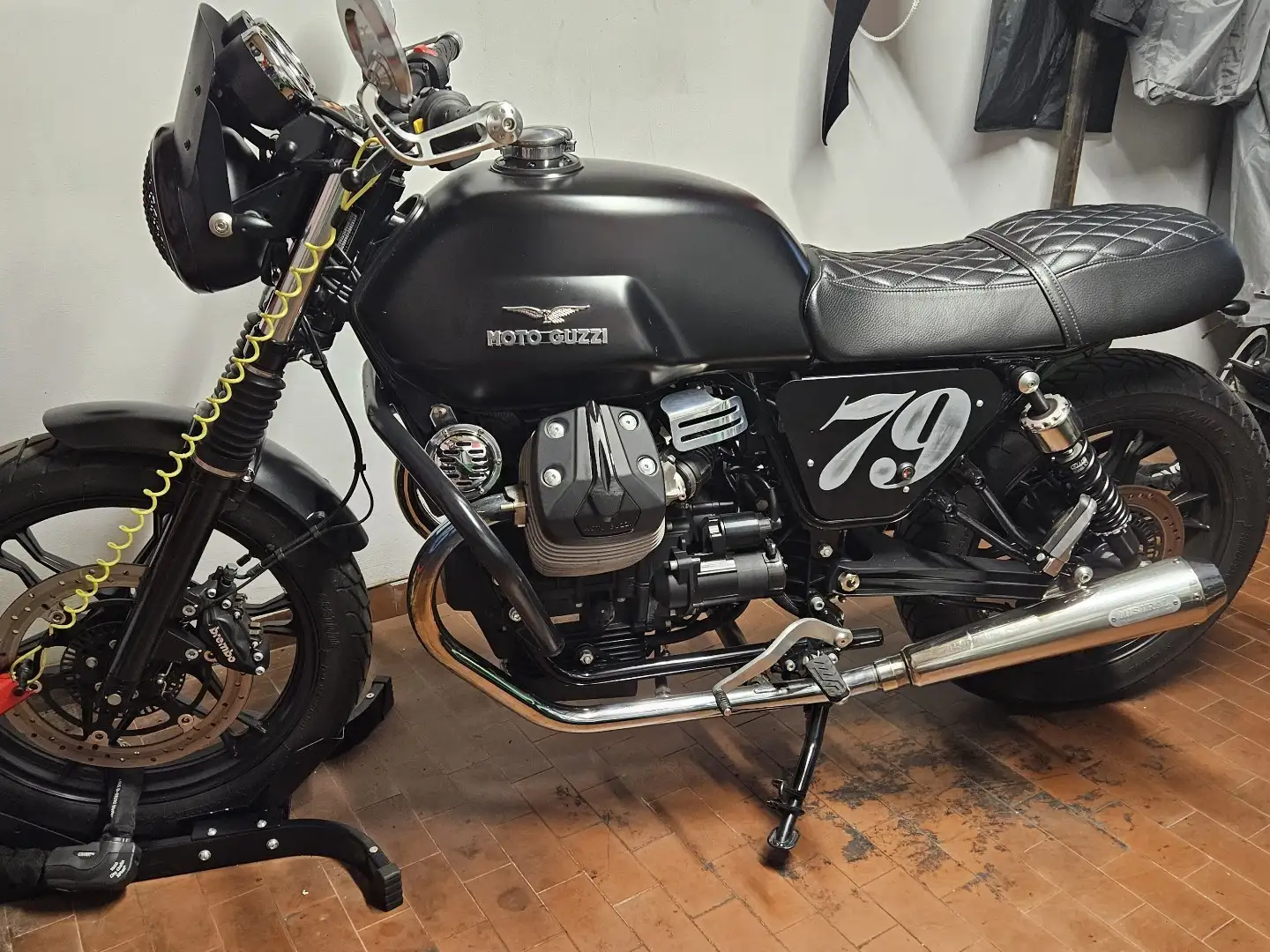 Moto Guzzi V 7 Stone v7II Negru - 2