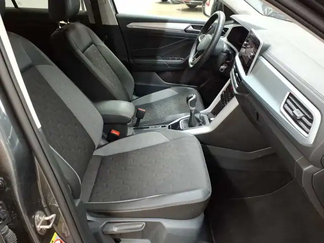 Volkswagen T-Roc view 7