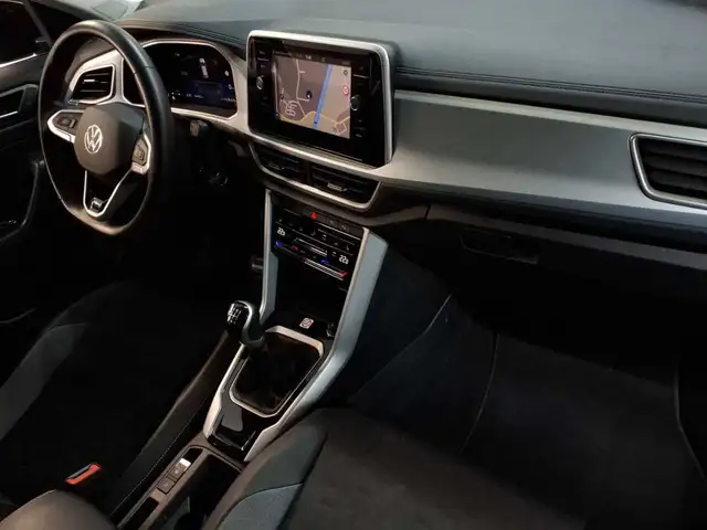 Volkswagen T-Roc view 9