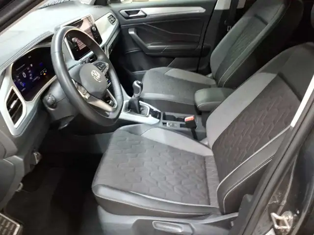Volkswagen T-Roc view 8