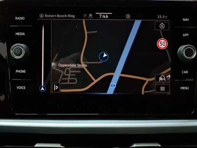 Volkswagen T-Roc view 12