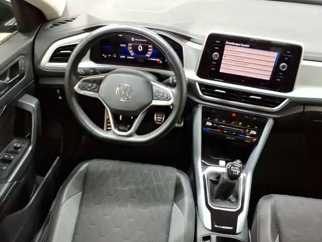 Volkswagen T-Roc view 10