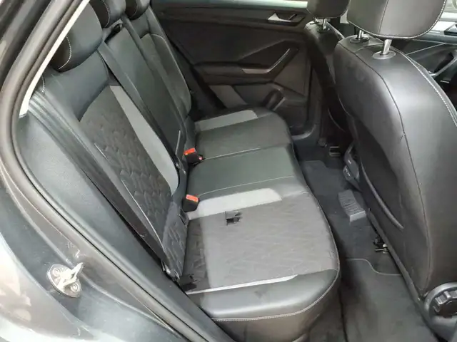 Volkswagen T-Roc view 13