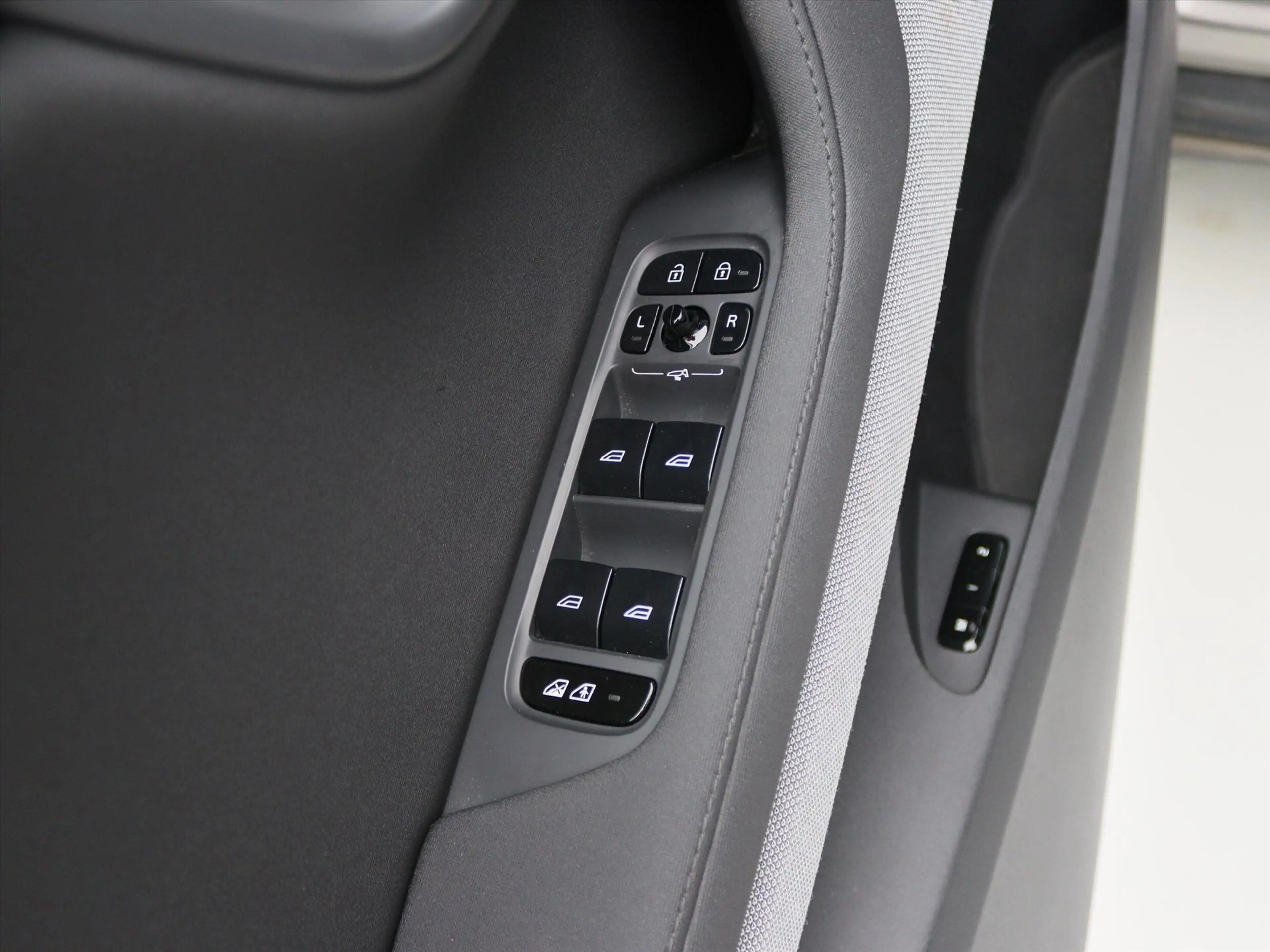 Polestar 2 170kW Long Range Single Motor 231pk [ TREKHAAK+PAN — photo 37