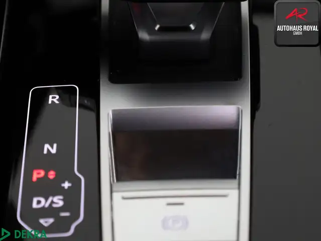 Audi A8 view 23