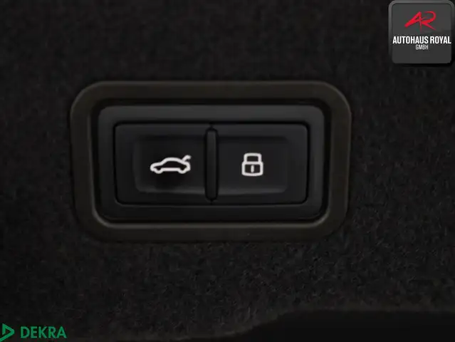 Audi A8 view 25