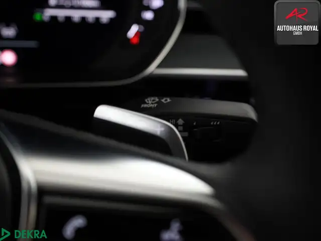 Audi A8 view 26
