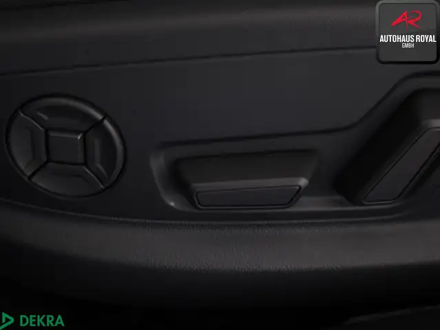 Audi A8 view 28