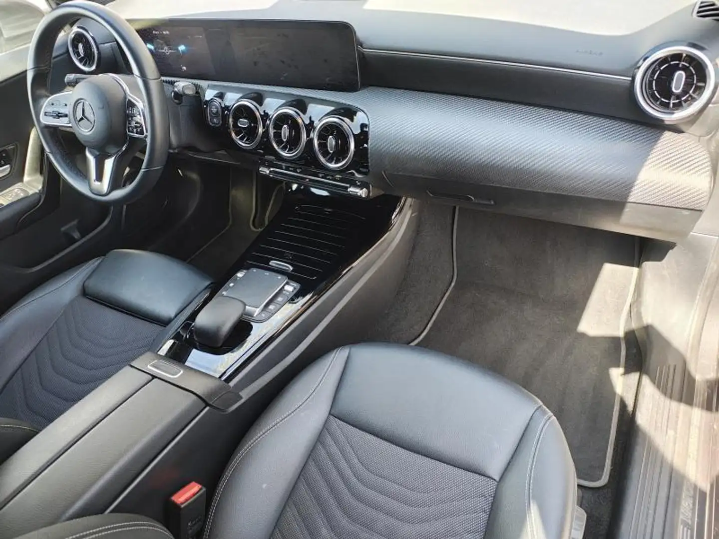 Mercedes-Benz A 180 d 136ch / 7G-DCT / Business Line Grau - 2