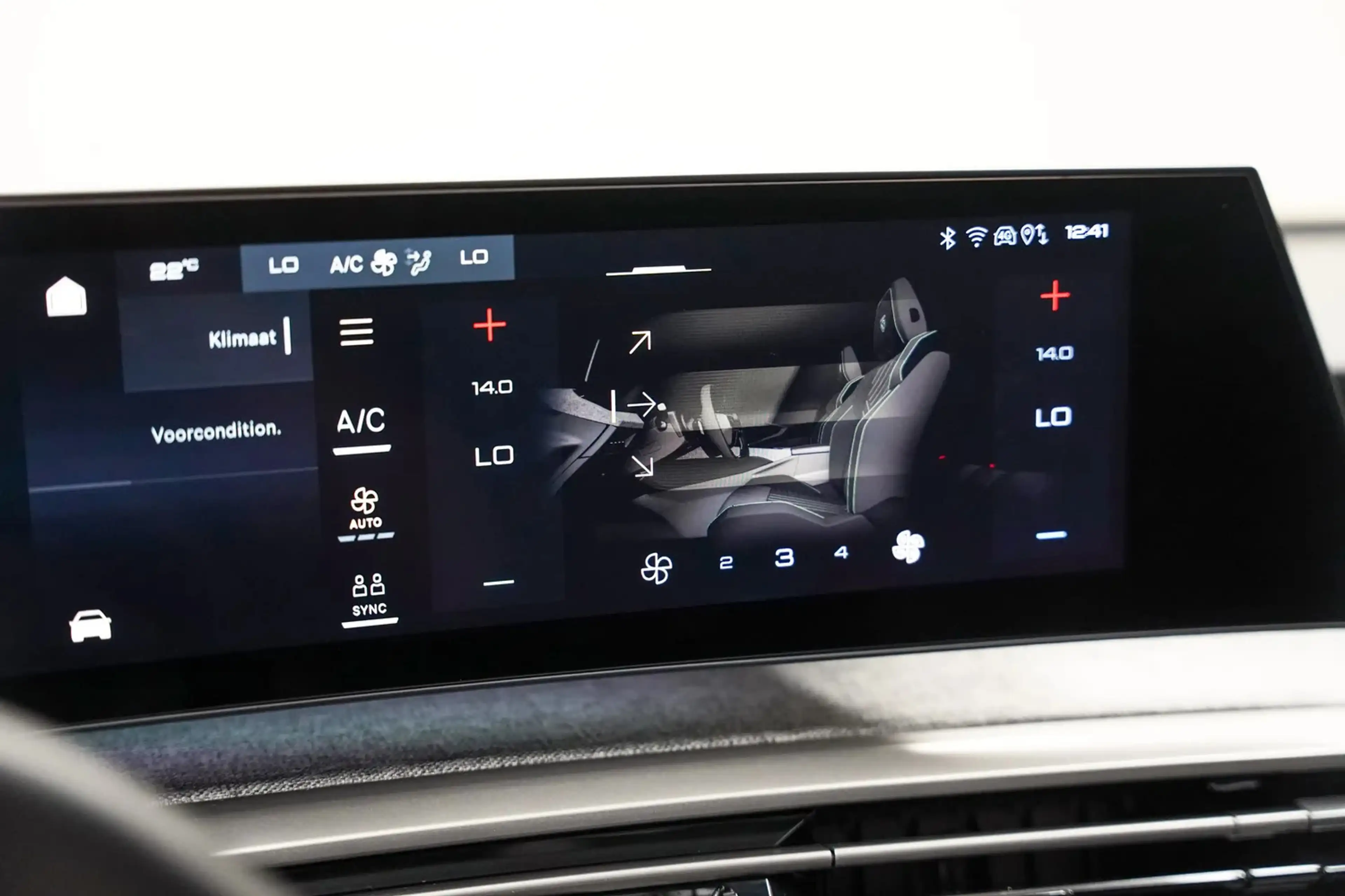 Peugeot 3008 e-3008 Allure 73kWh [ LED Apple/Android Camera ] — photo 14
