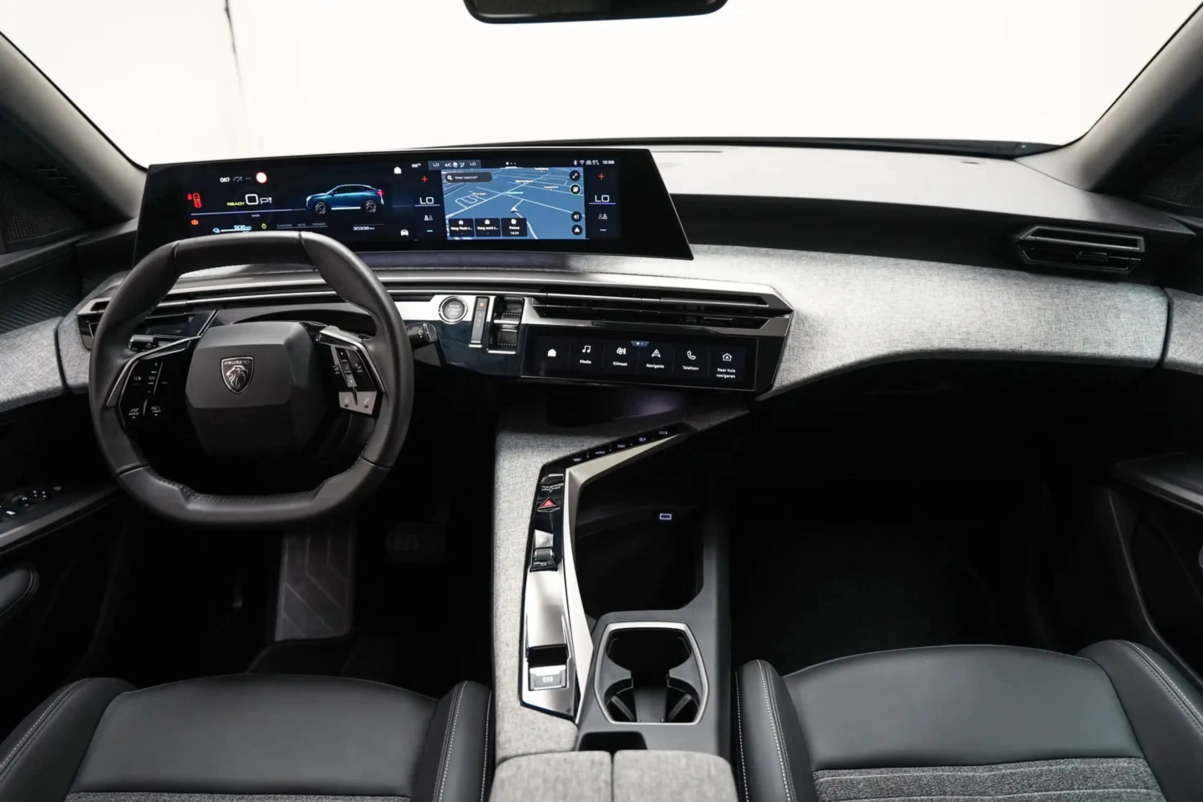 Peugeot 3008 e-3008 Allure 73kWh [ LED Apple/Android Camera ] — photo 4
