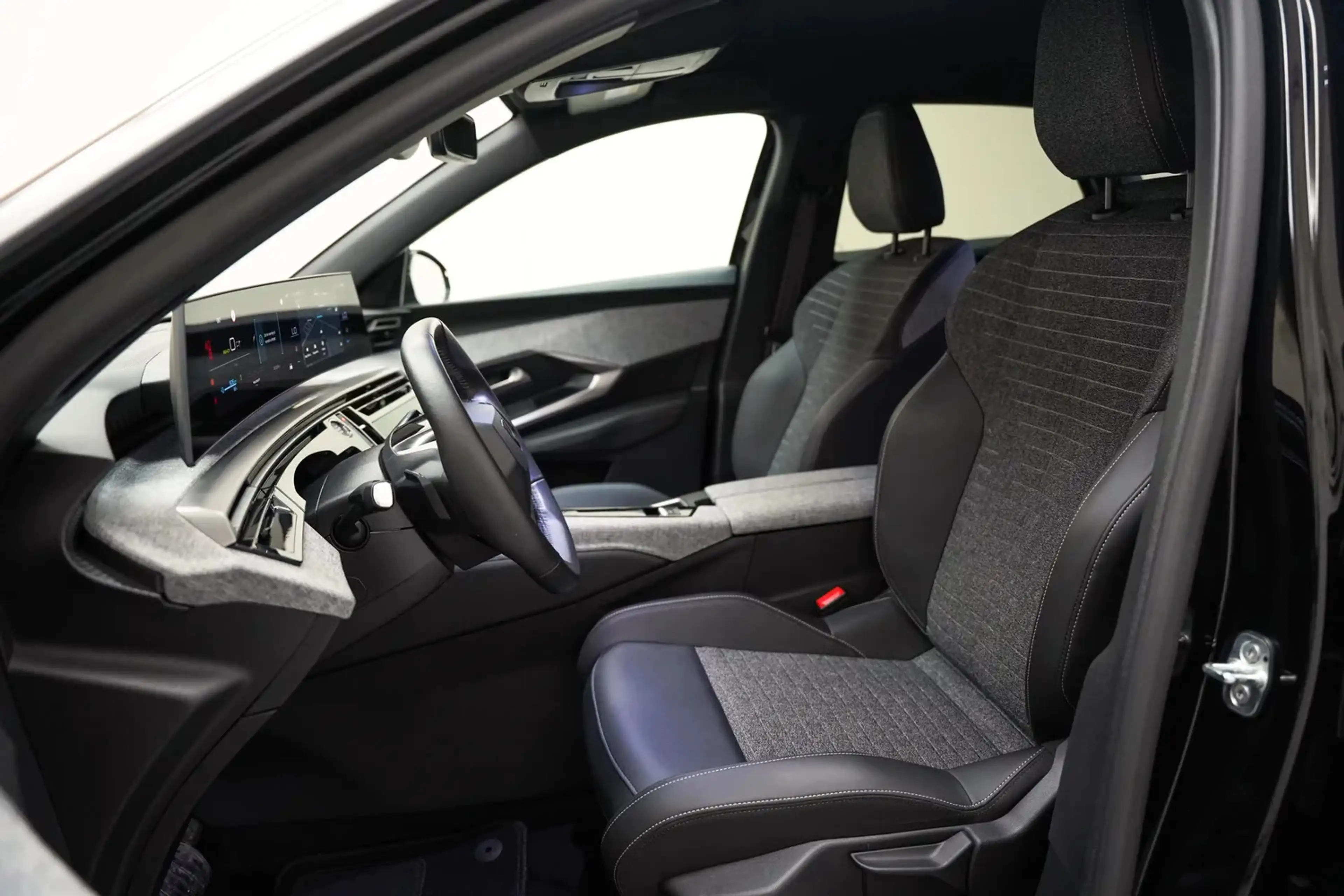 Peugeot 3008 e-3008 Allure 73kWh [ LED Apple/Android Camera ] — photo 15