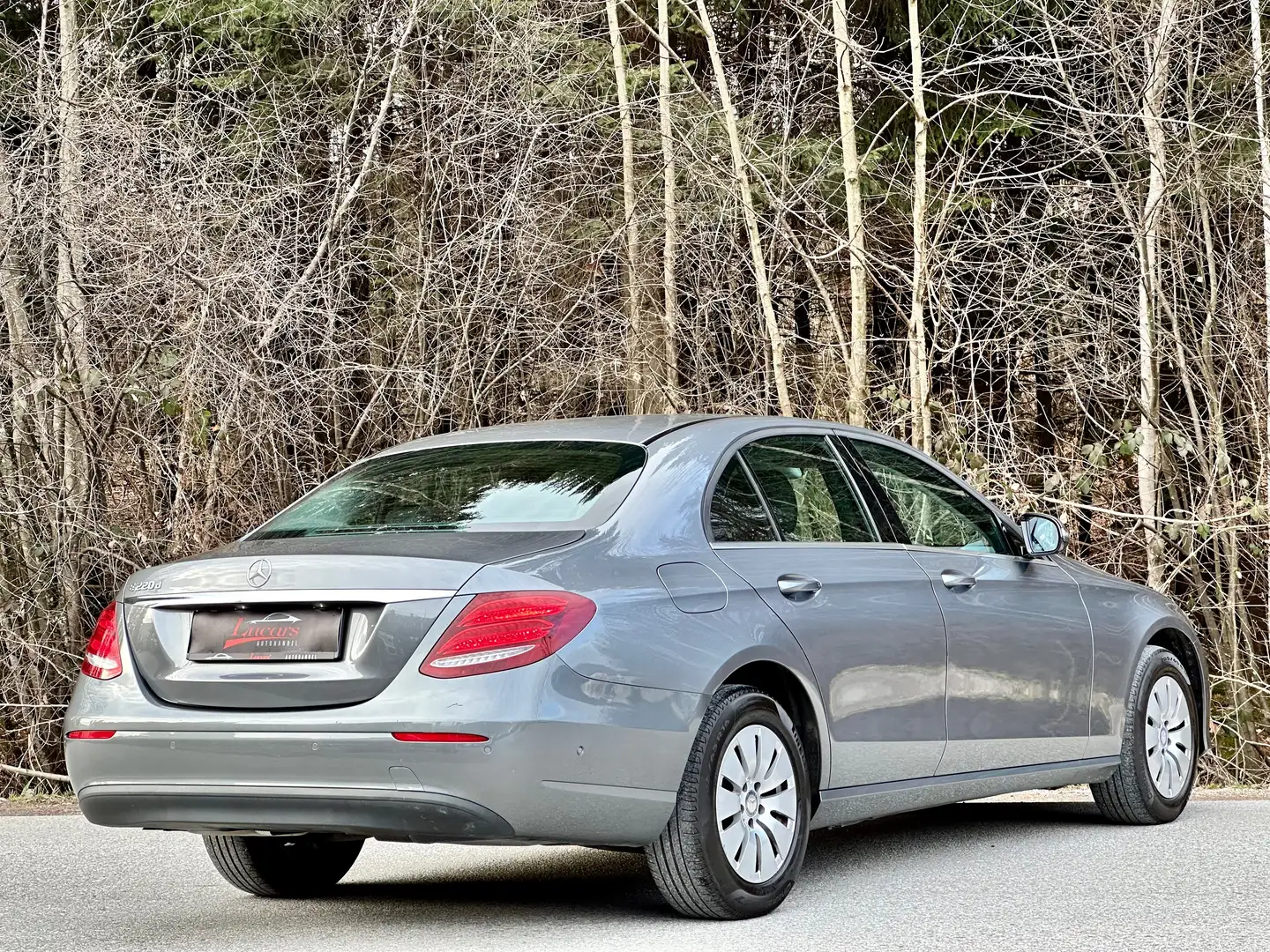 Mercedes-Benz E 220 E 220 d Limousine Aut.*Rückfahrkamera*NAVI*TOP* Grigio - 2