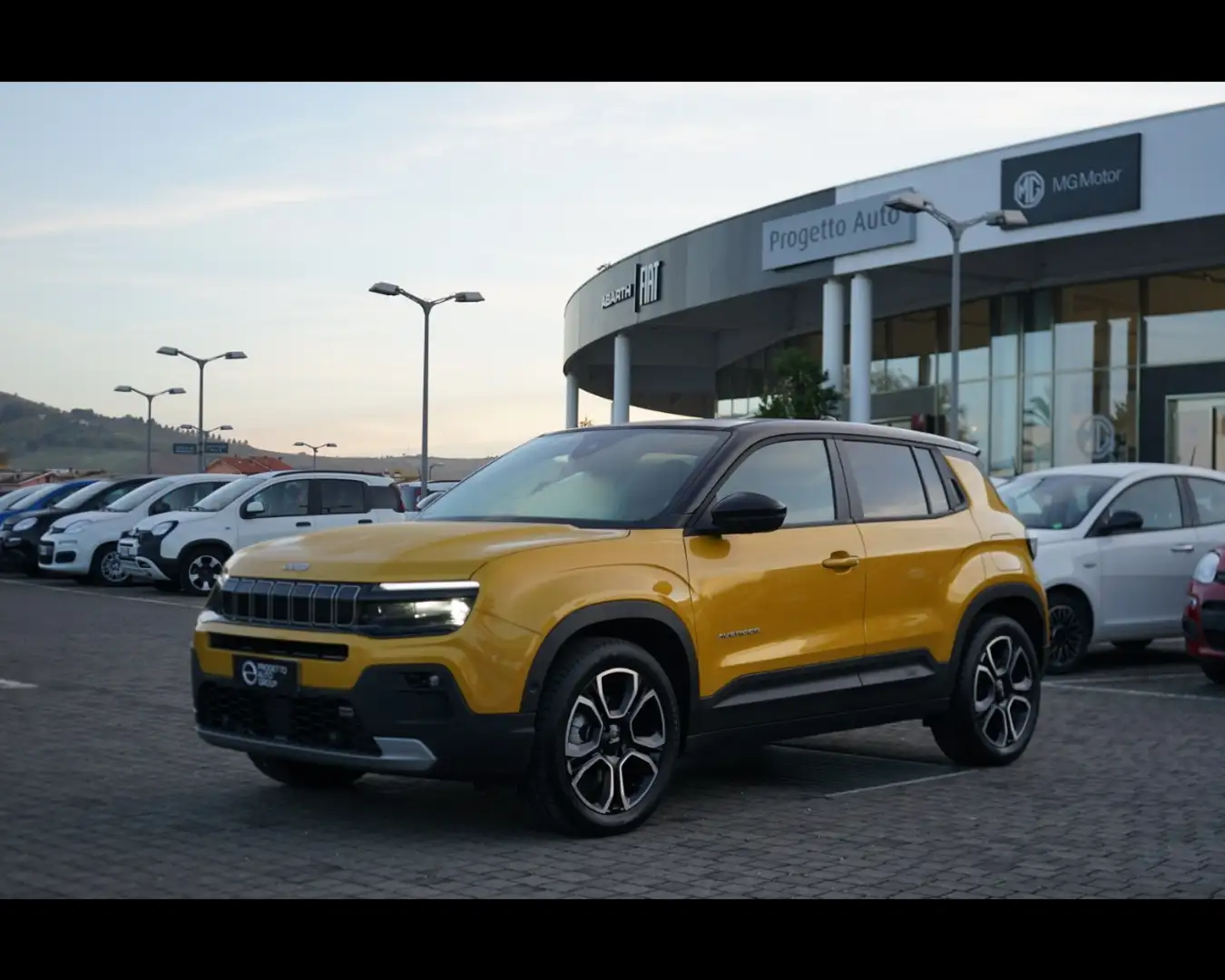Jeep Avenger 1.2 Turbo 100 CV MHEV Summit Jaune - 1