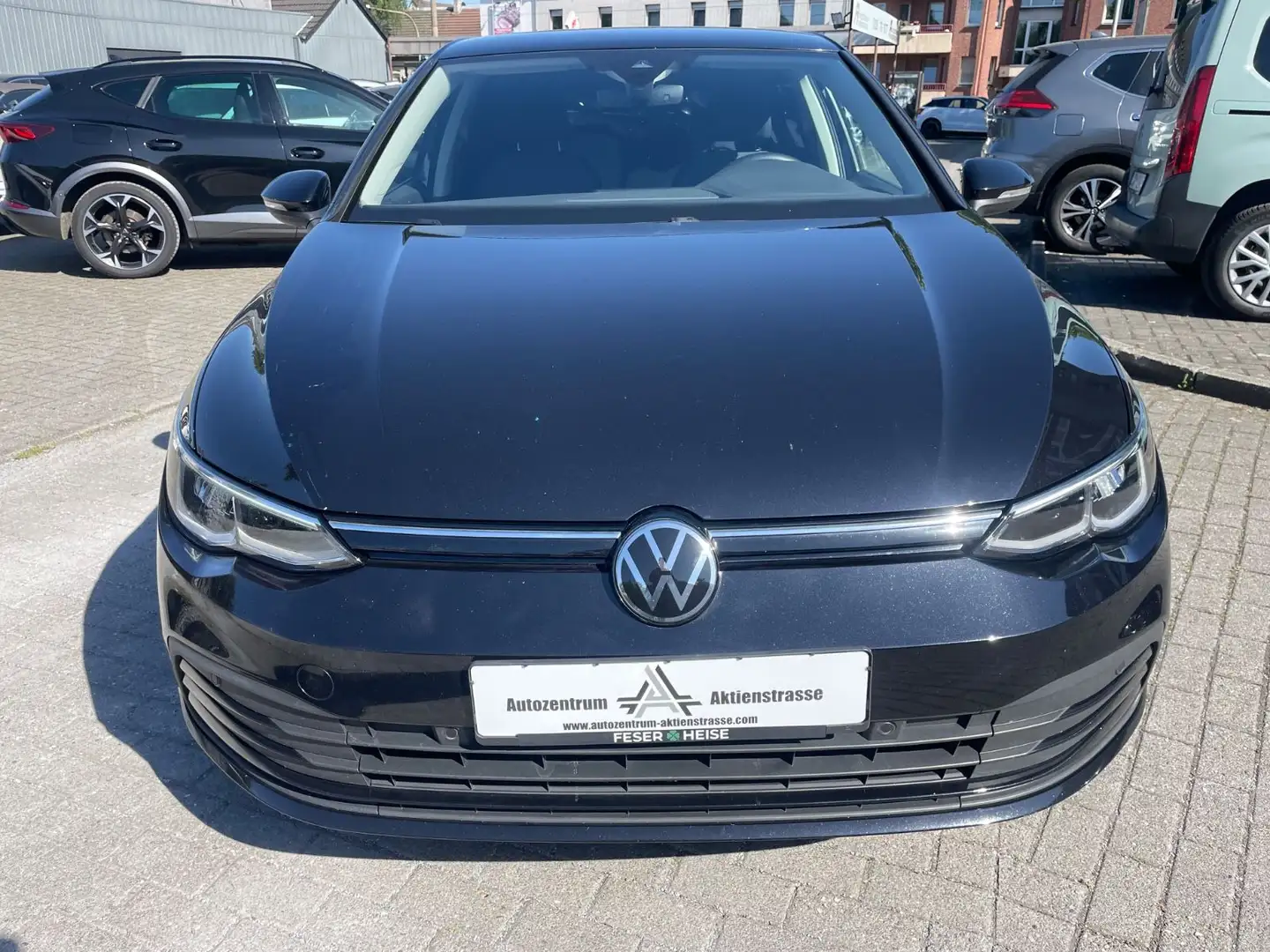 Volkswagen Golf VIII Lim. Life Navi ACC PDC LED Zwart - 1