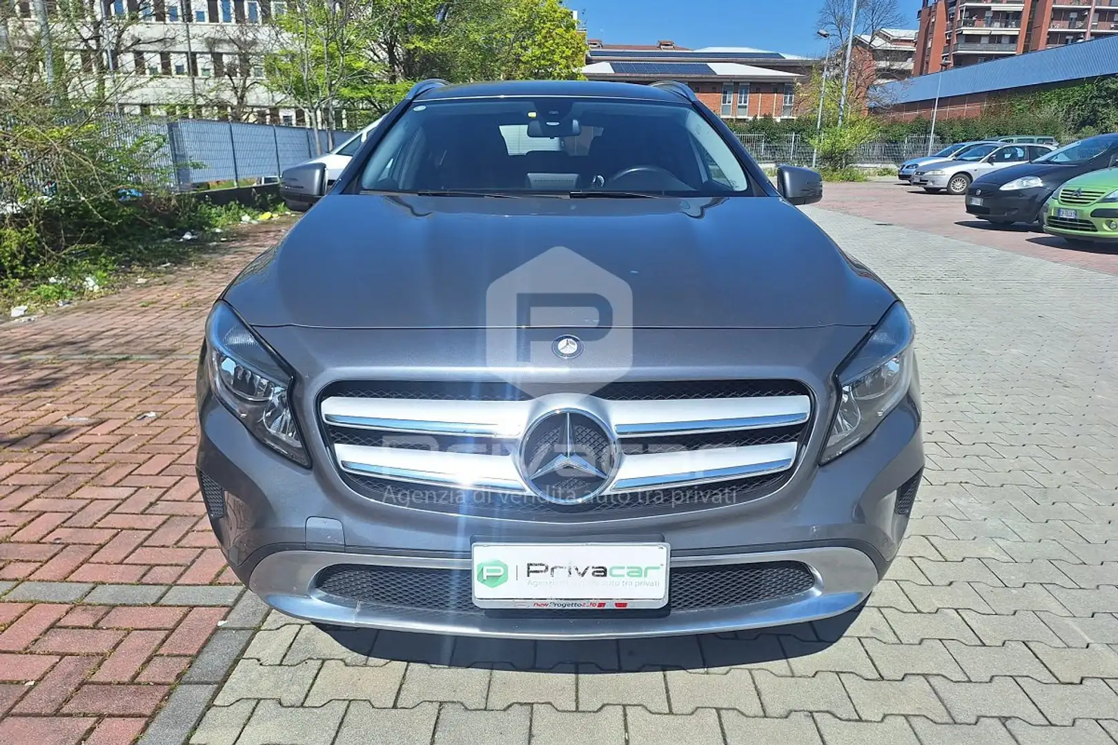 Mercedes-Benz GLA 180 GLA 180 d Sport Stříbrná - 2