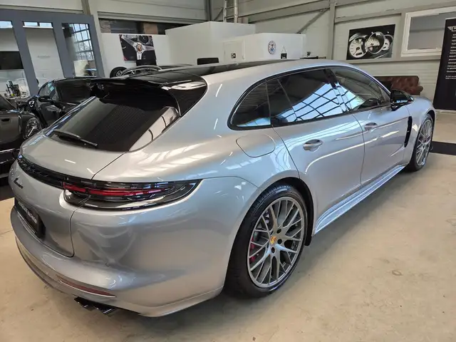 Porsche Panamera view 10