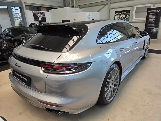 Porsche Panamera view 11