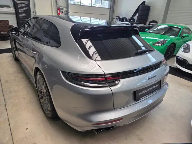 Porsche Panamera view 13