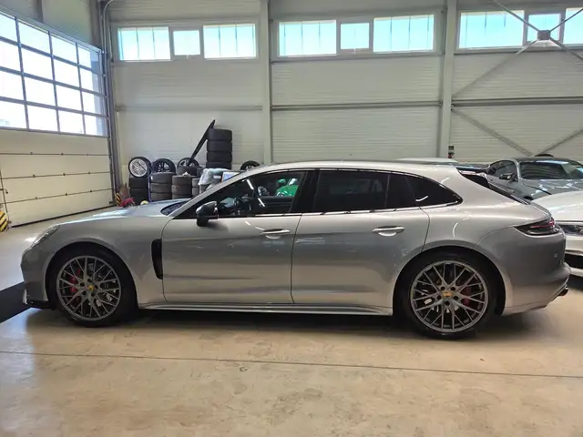 Porsche Panamera view 15