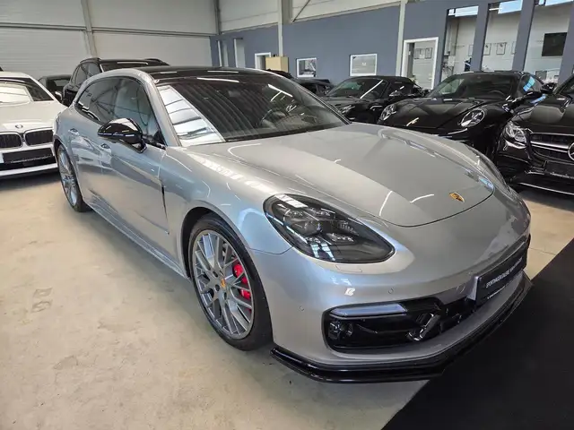 Porsche Panamera view 8