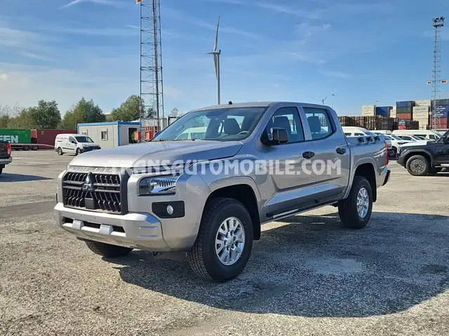 Mitsubishi L200 Pick-up Sportero GLX 2.4L TURBO DIESEL 4X4 - EXPORT OUT EU TROPICAL VERSION