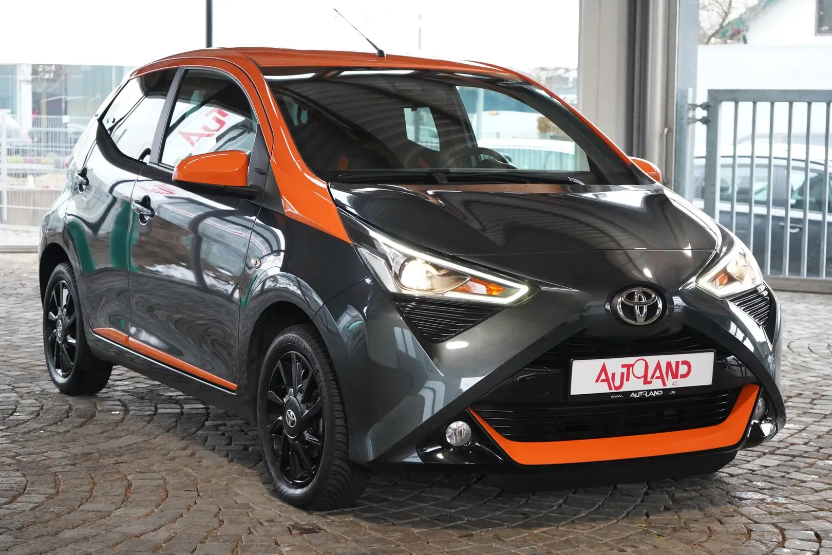 Toyota Aygo AYGO 1.0 x-JBL Allwetter Kamera DAB Noir - 1