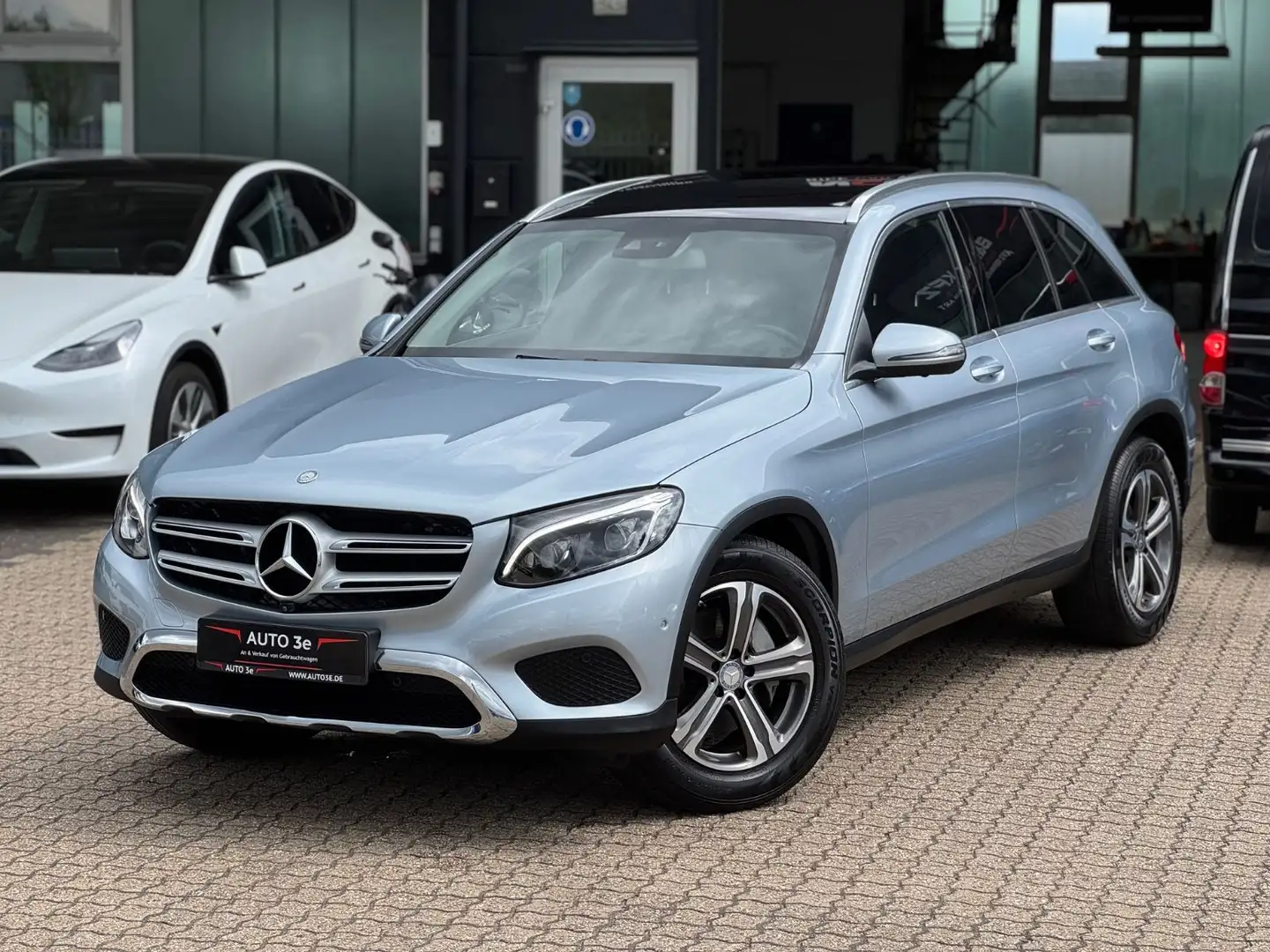 Mercedes-Benz GLC 220 d 4Matic Panorama Leder Navi LED Voll.. Silber - 2
