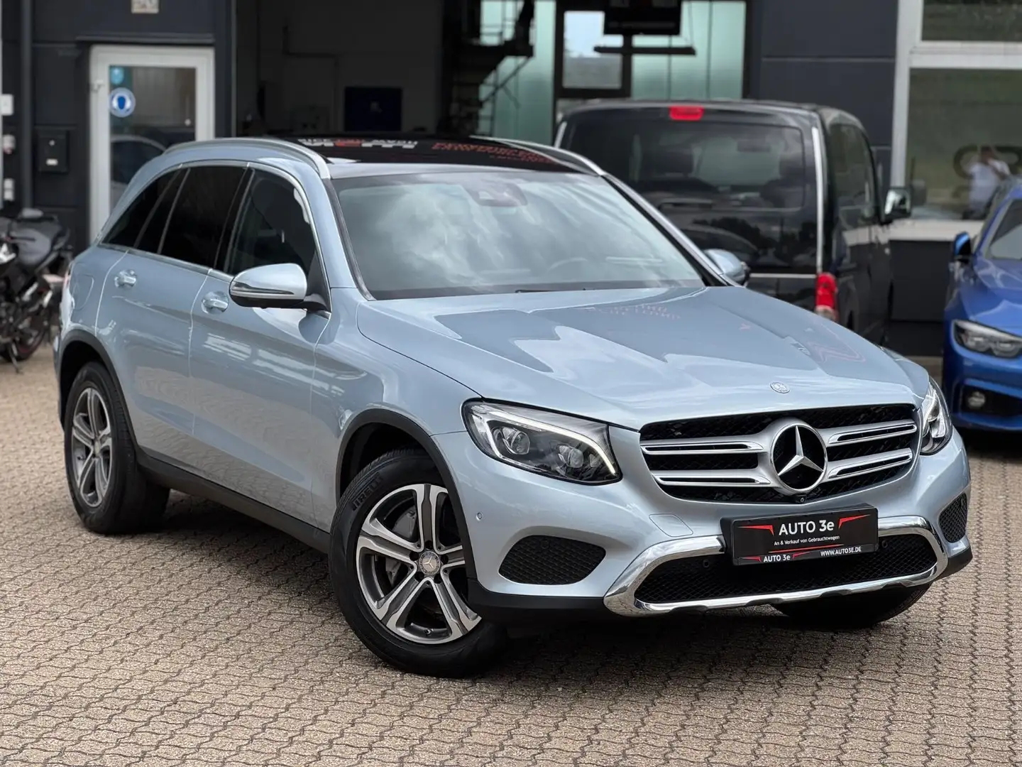 Mercedes-Benz GLC 220 d 4Matic Panorama Leder Navi LED Voll.. Silber - 1
