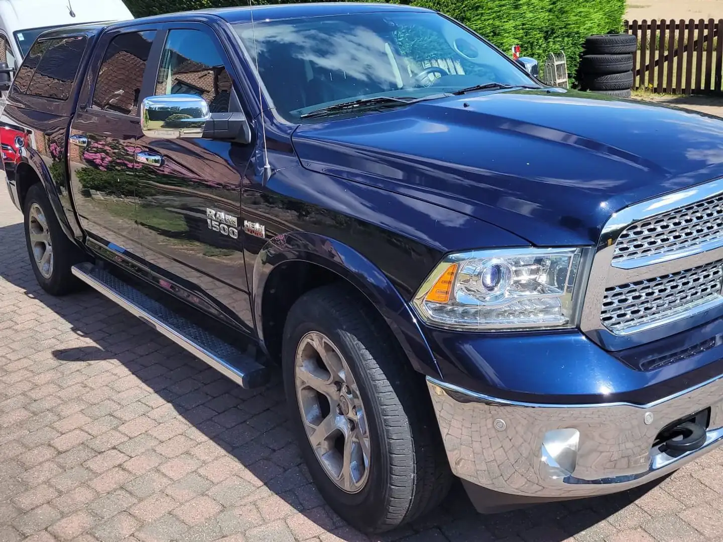 Dodge RAM Laramie 1500 5.7 L Bleu - 2
