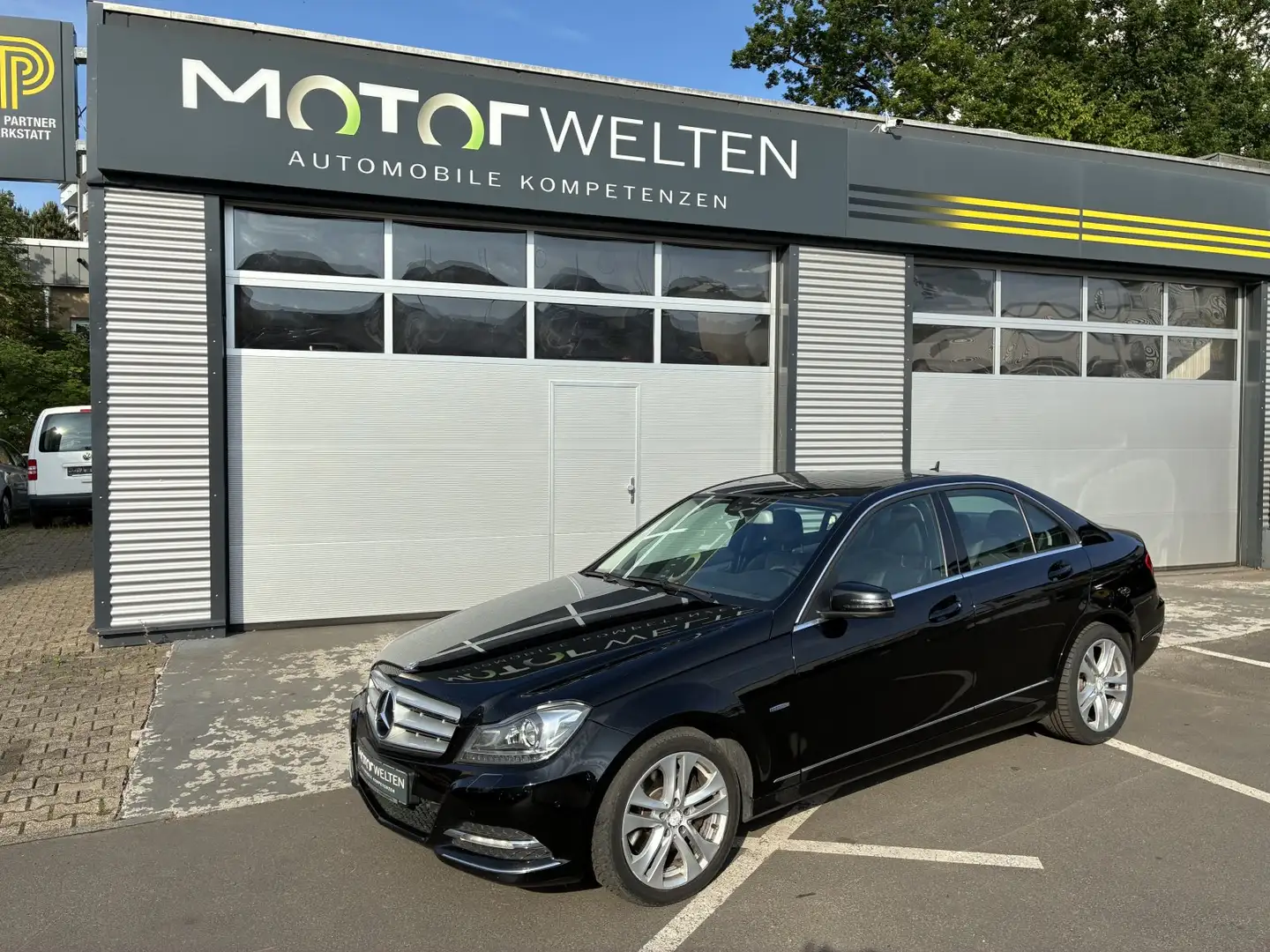 Mercedes-Benz C 350 CGI 4MATIC  Avantgarde BE C 350 CGI 4MATIC EU5 Ava Czarny - 1