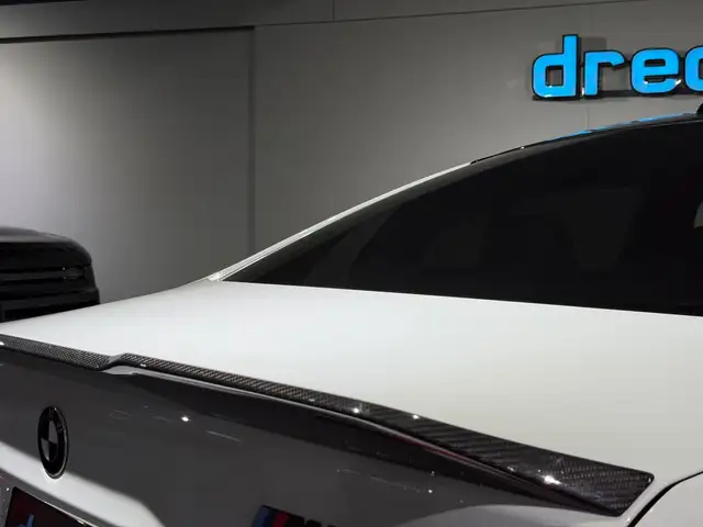 BMW M5 Aut. Competition / CARBON PARTS / 20" WF WHEELS / Ansicht 24