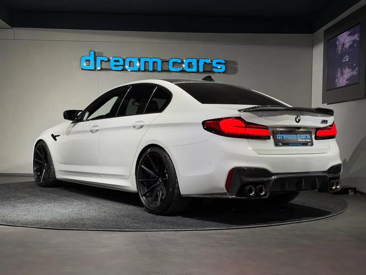 BMW M5 Aut. Competition / CARBON PARTS / 20" WF WHEELS Bild 3