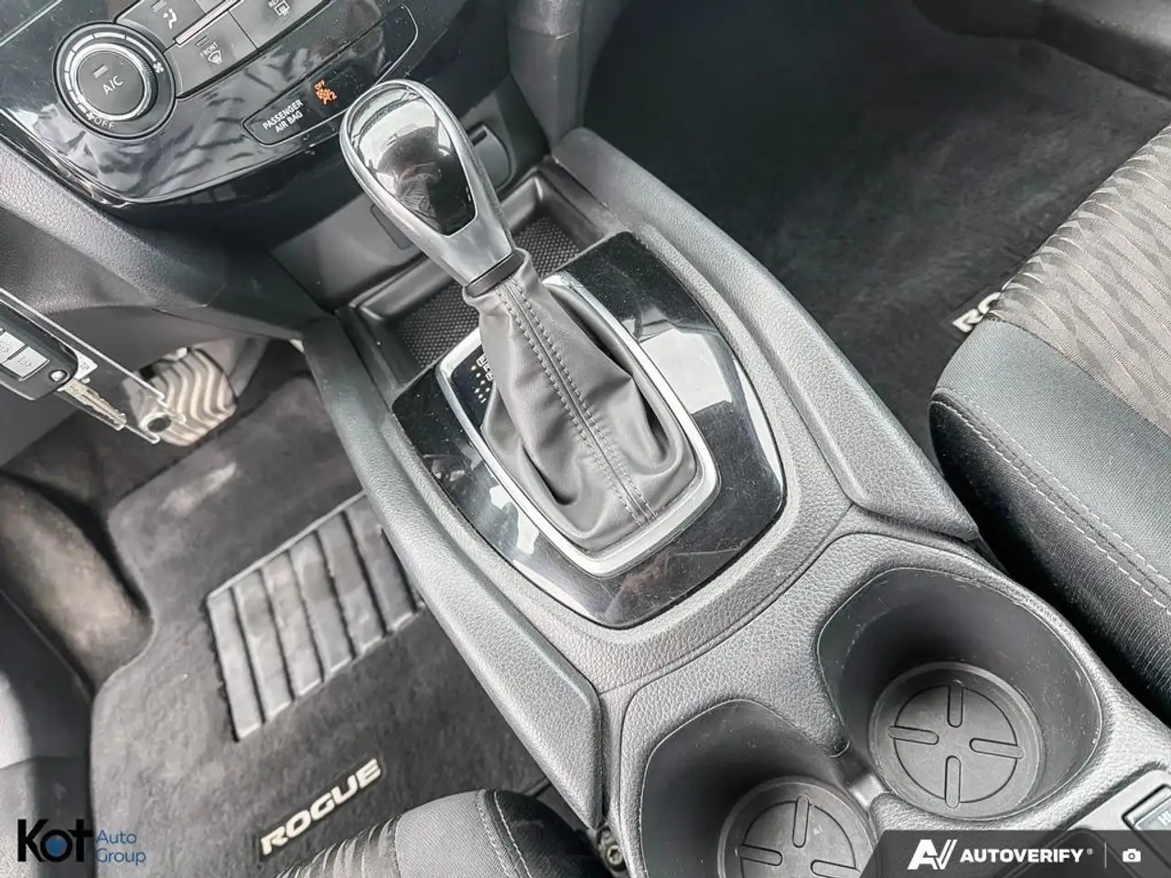 Nissan Rogue снимка Nissan Rogue