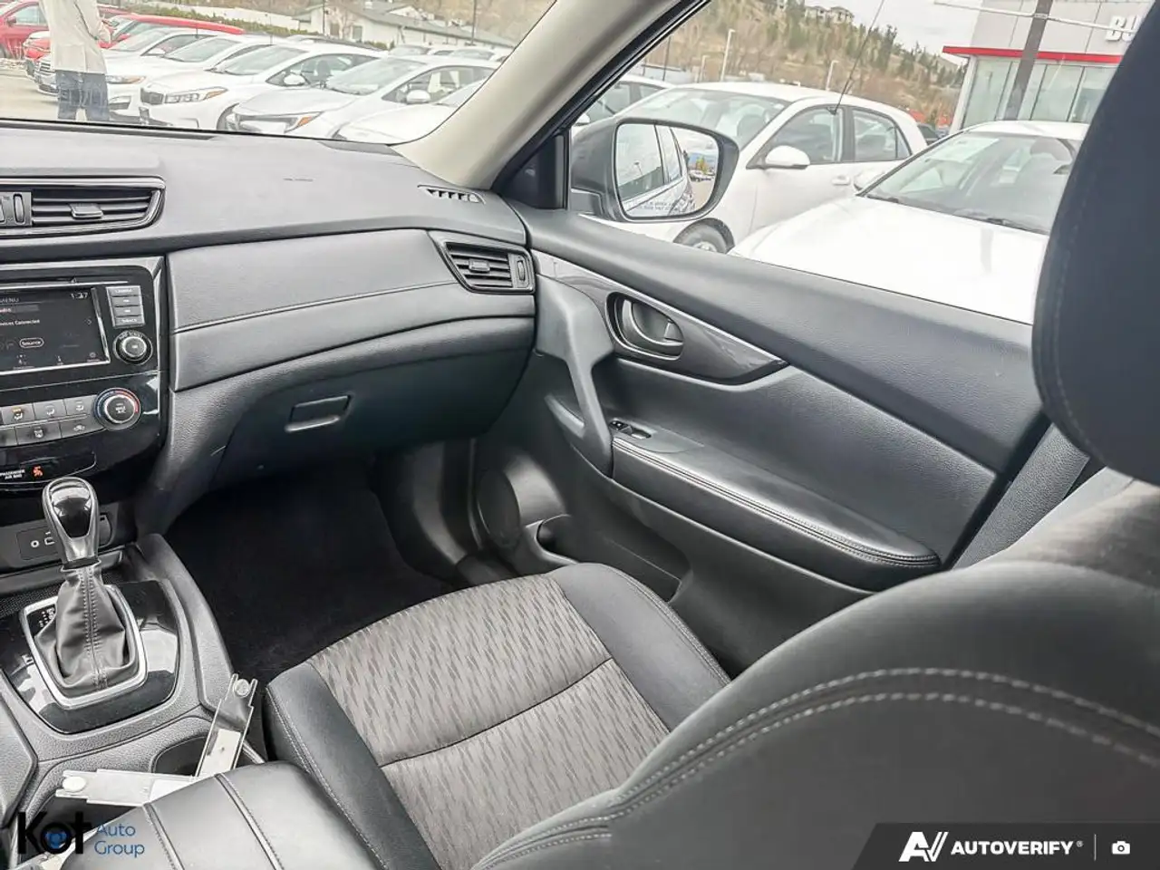 Nissan Rogue снимка Nissan Rogue