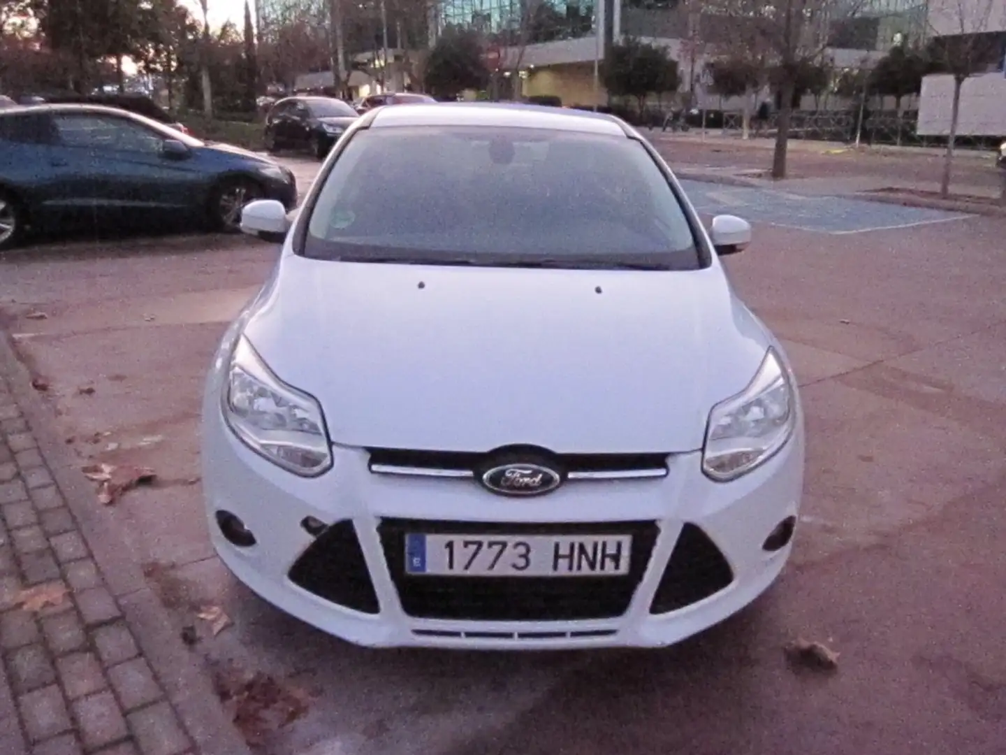 Ford Focus 1.0 Ecoboost Auto-S&S Trend Weiß - 2