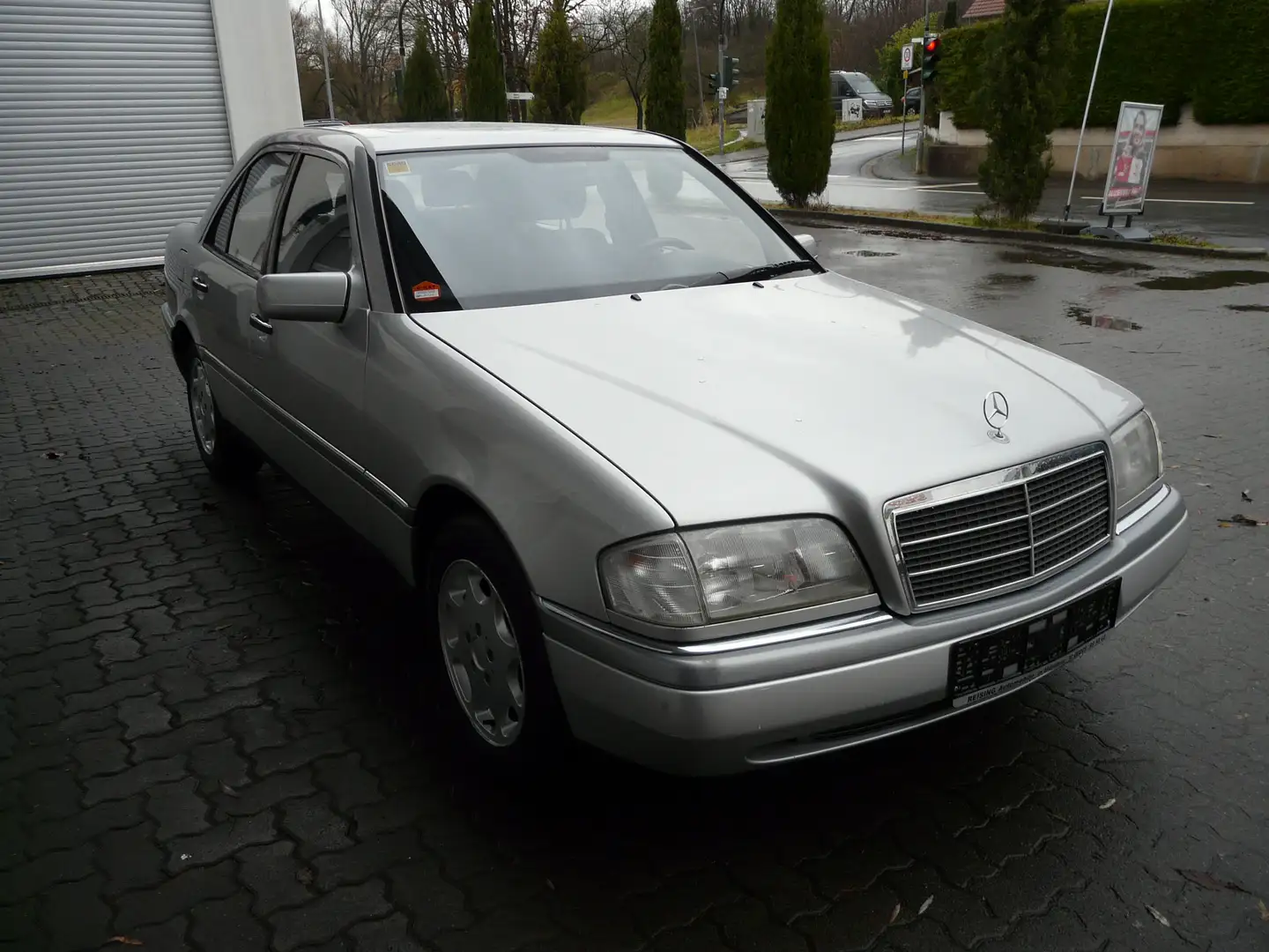 Mercedes-Benz C 180 Elegance, Automaric, Originales Auto mit 71.700 km Silber - 1