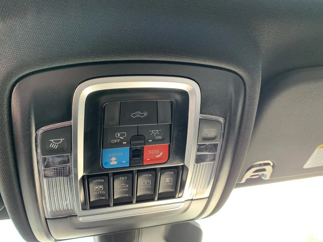 RAM 1500 снимка RAM 1500