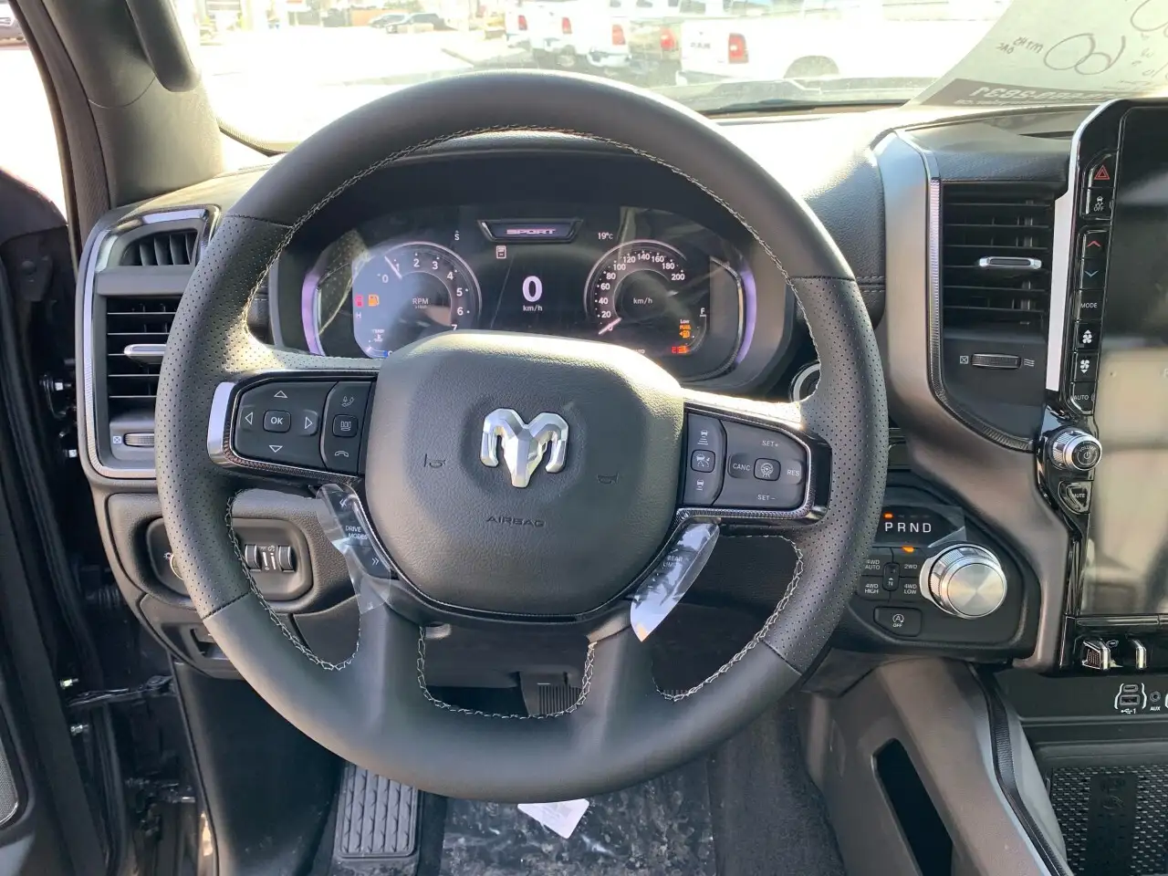 RAM 1500 снимка RAM 1500
