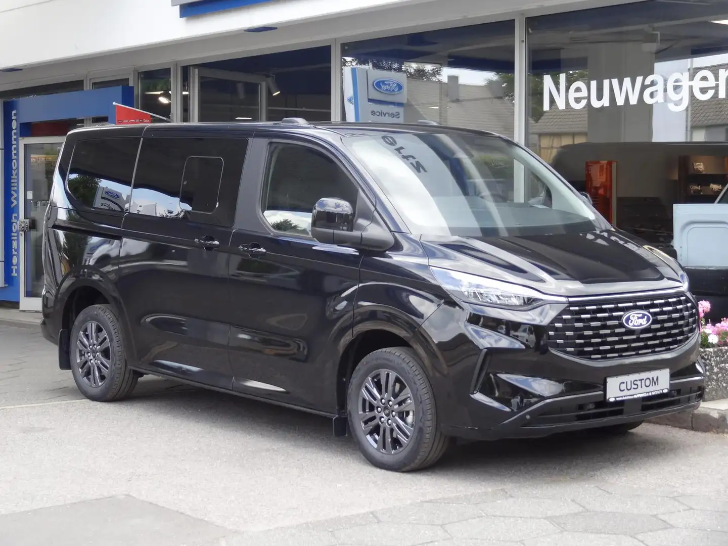 Ford Tourneo Custom L1 Titanium AUT AHK LED RFK SHZ Negro - 2