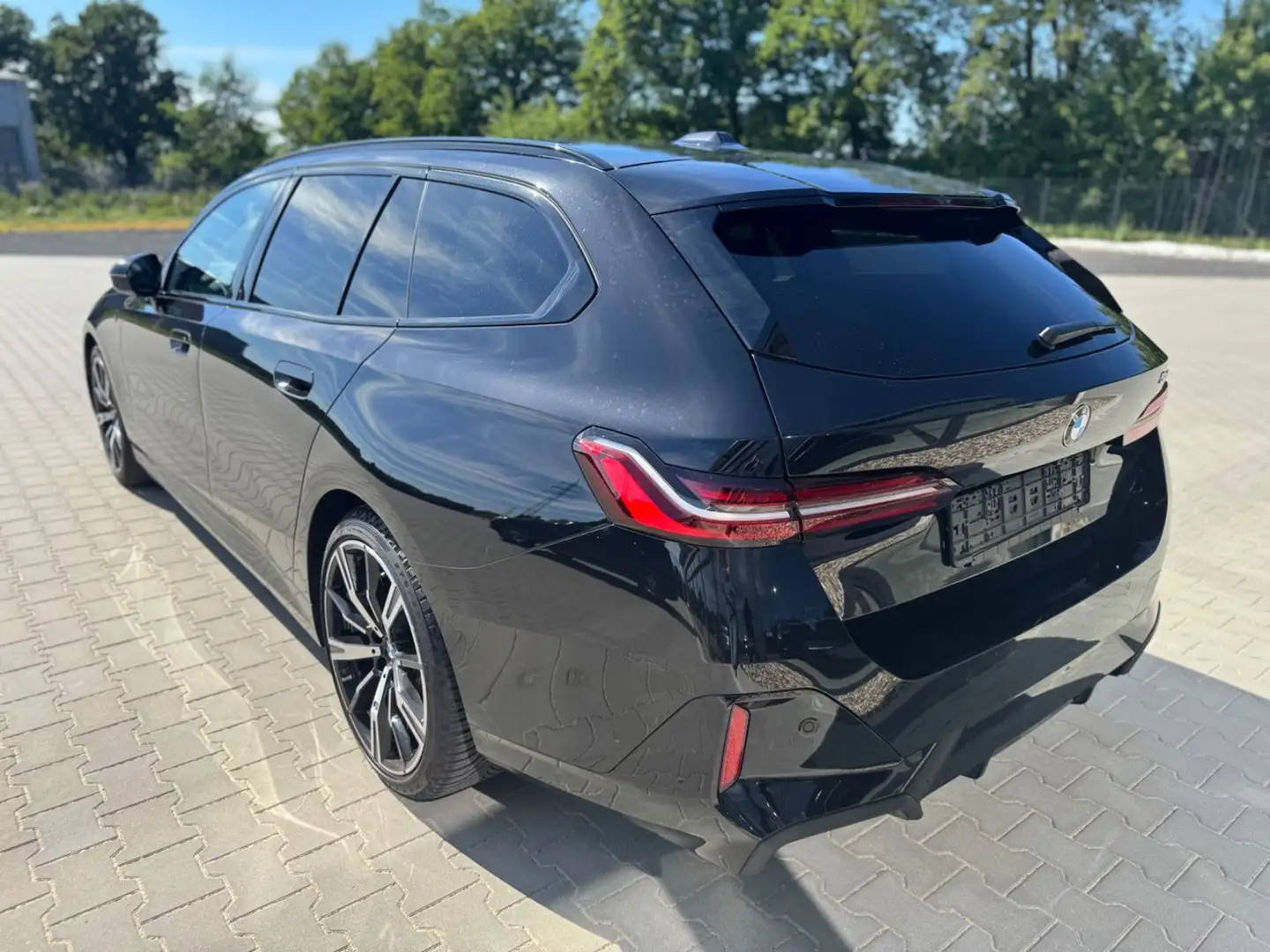 BMW 520 d M Sport -HUD-ACC-Pano-360K-20Zoll Schwarz - 2